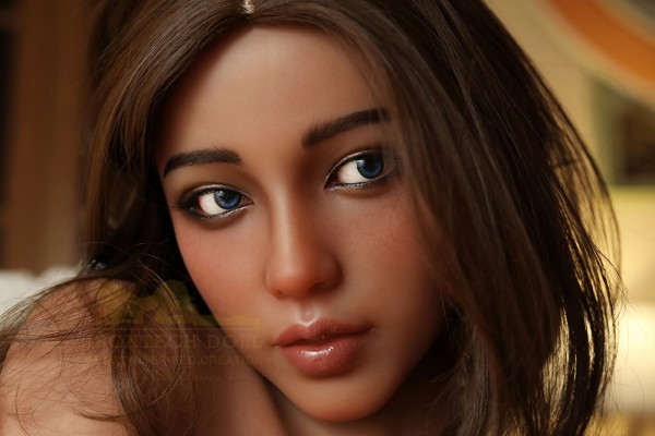 Natascha von Irontech Doll